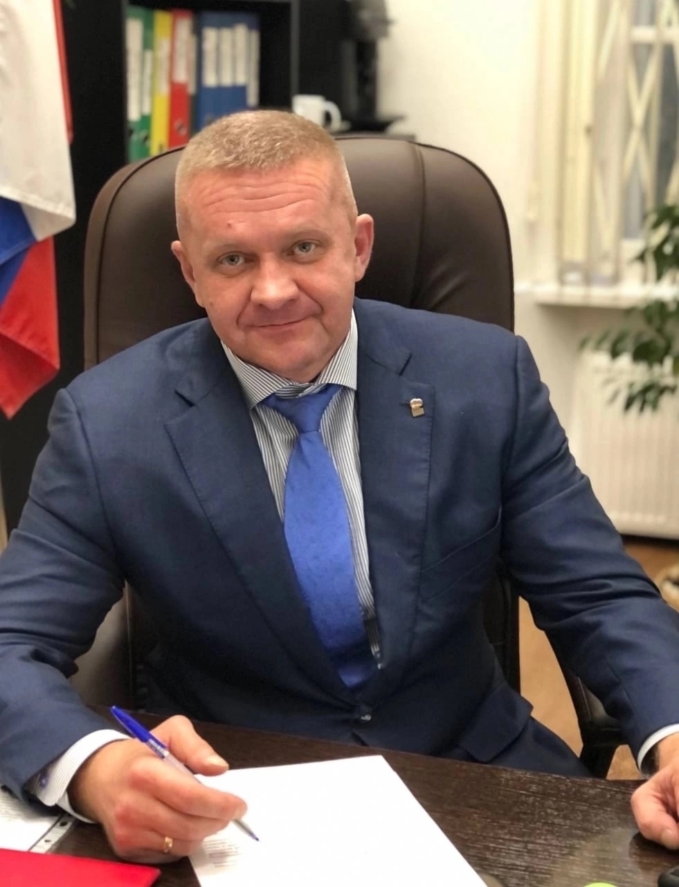 Уважаемые жители Стрельны, примите поздравления с Днём защитника Отечества!