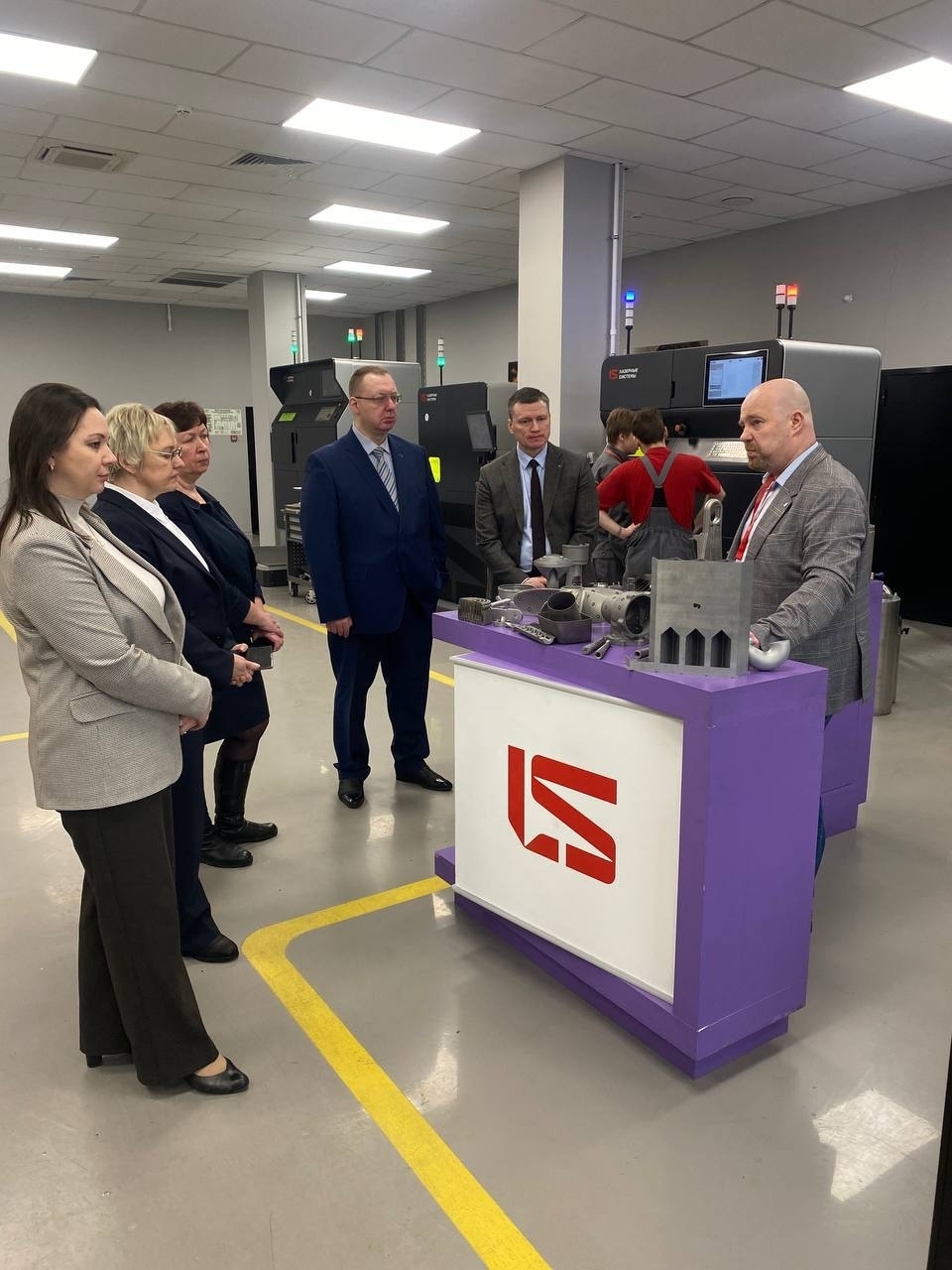 Глава района впечатлен возможностями предприятия Стрельны