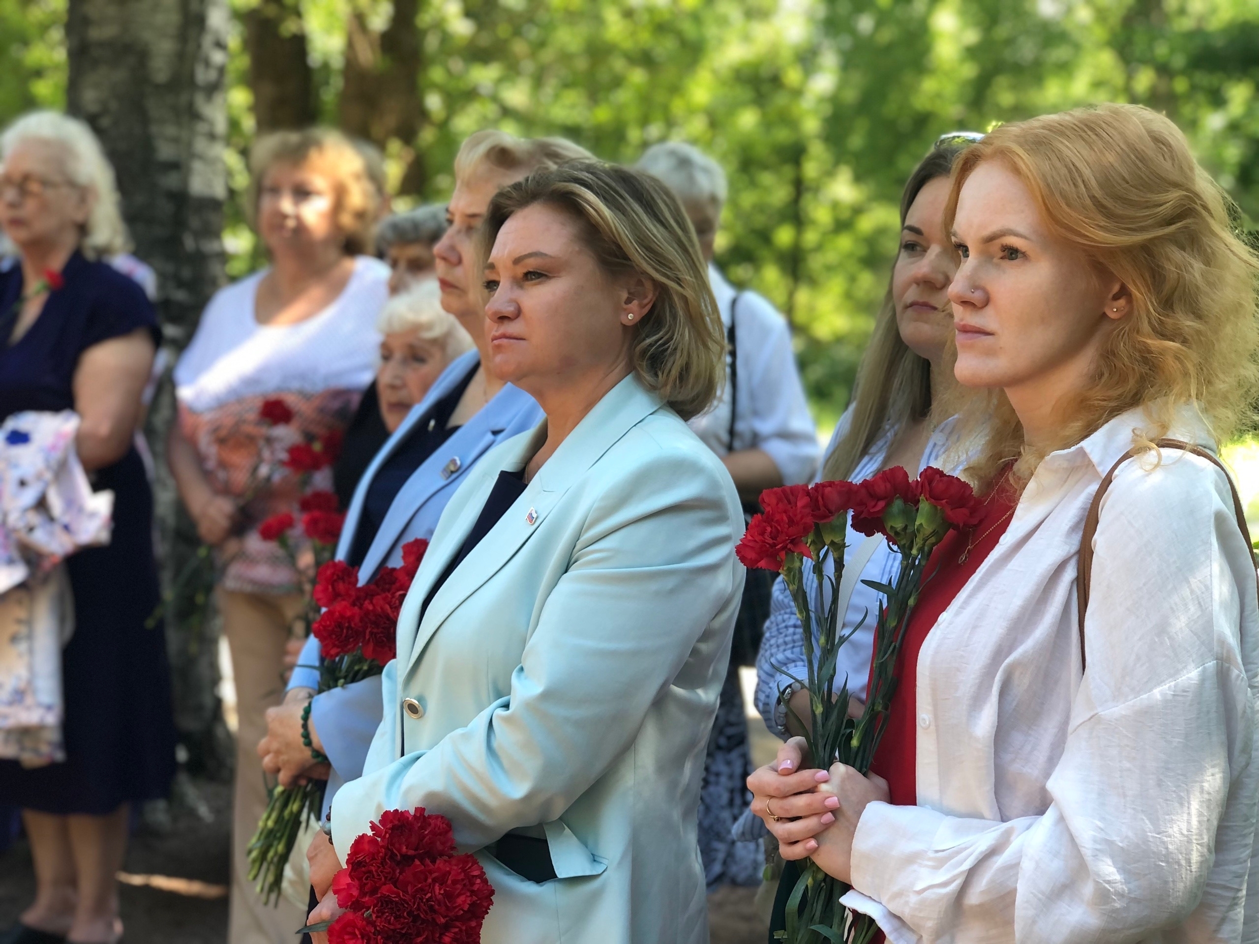 Митинг в честь Дня памяти и скорби на Стрельнинском кладбище