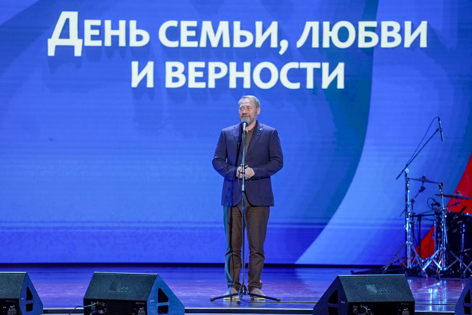 Как Петербург помогает семьям с детьми