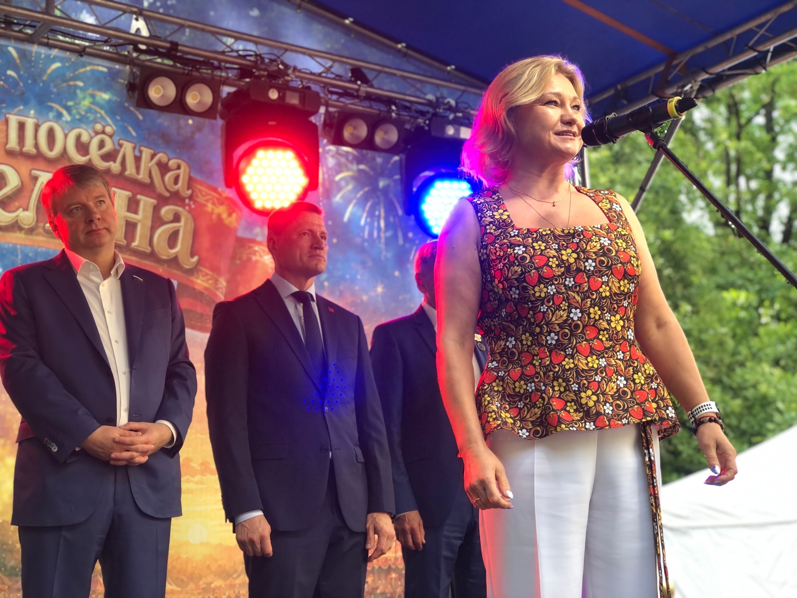 За заслуги перед Стрельной наградили активистов посёлка