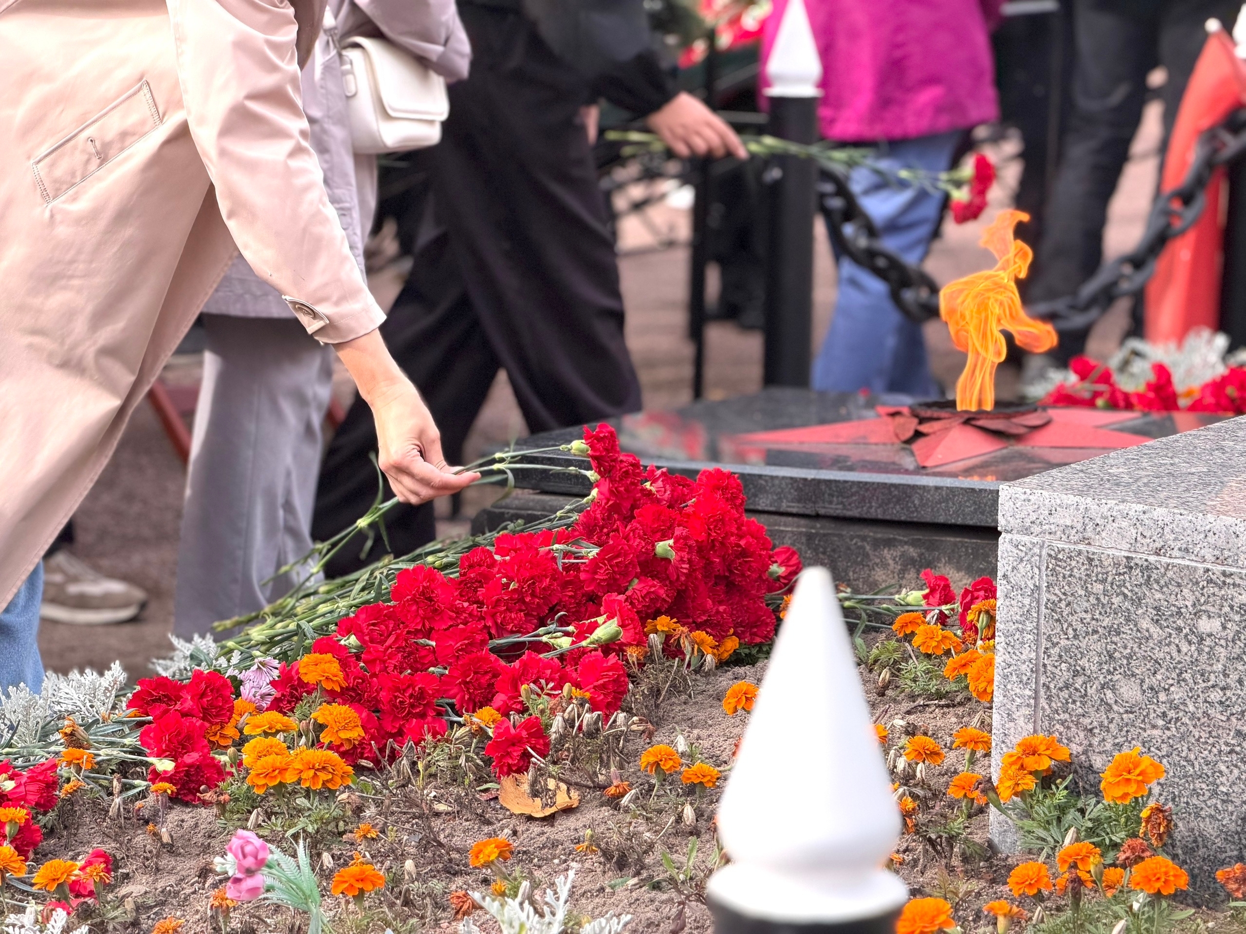 На мемориале «Малая Пискаревка» почтили память жертв блокады Ленинграда