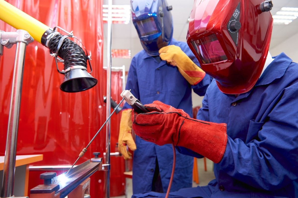 Девятиклассников, не сдавших ГИА, бесплатно обучат профессии