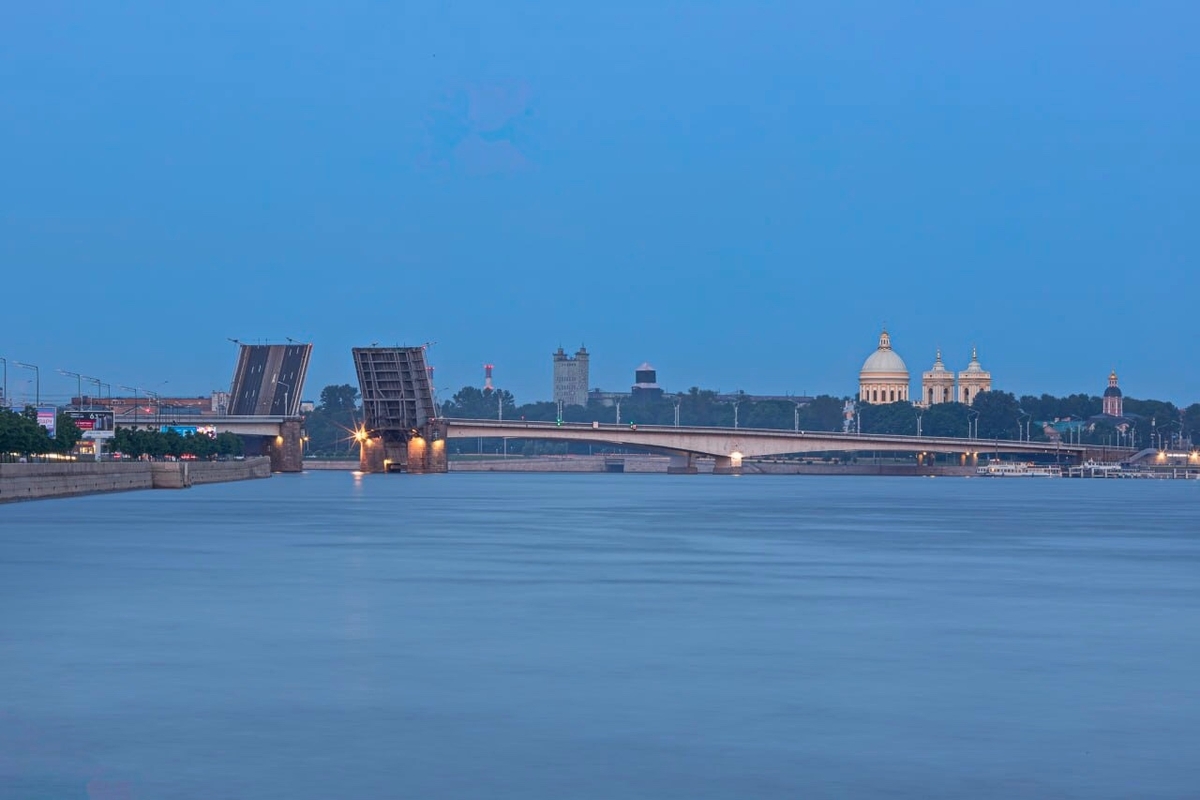 Петербургские мосты готовят к навигации