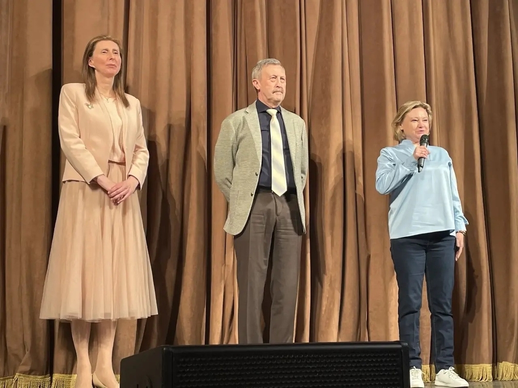 Представителей сферы культуры наградили в их профессиональный праздник