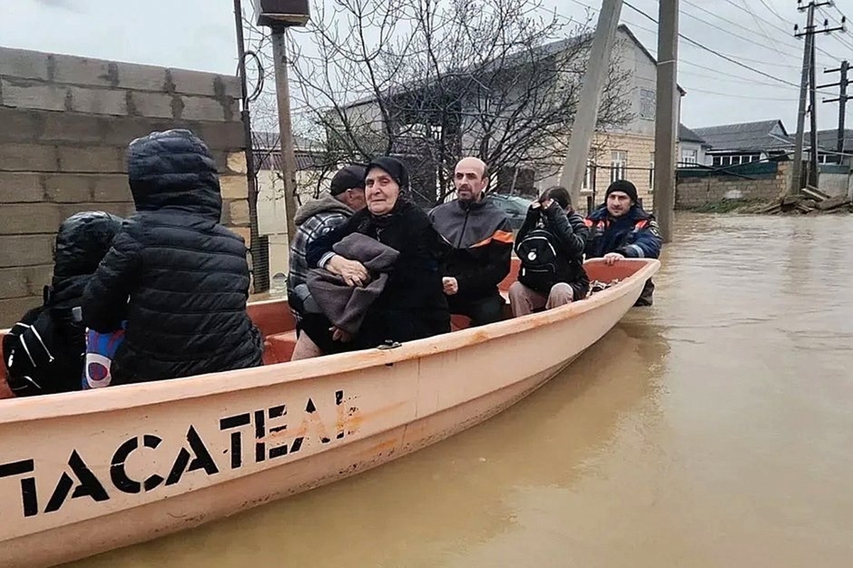 Сбор гуманитарной помощи для жителей Дагестана