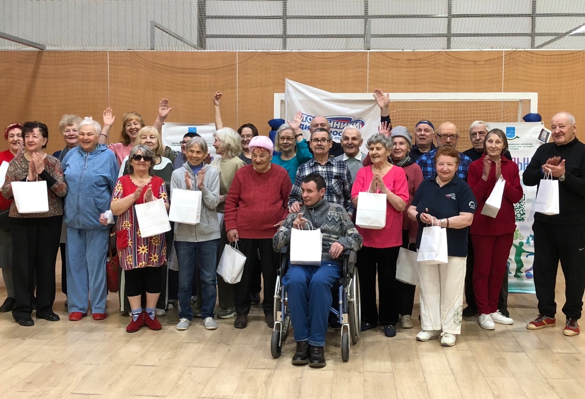 Праздник «Спортивное долголетие» собрал стрельнинцев старшего возраста