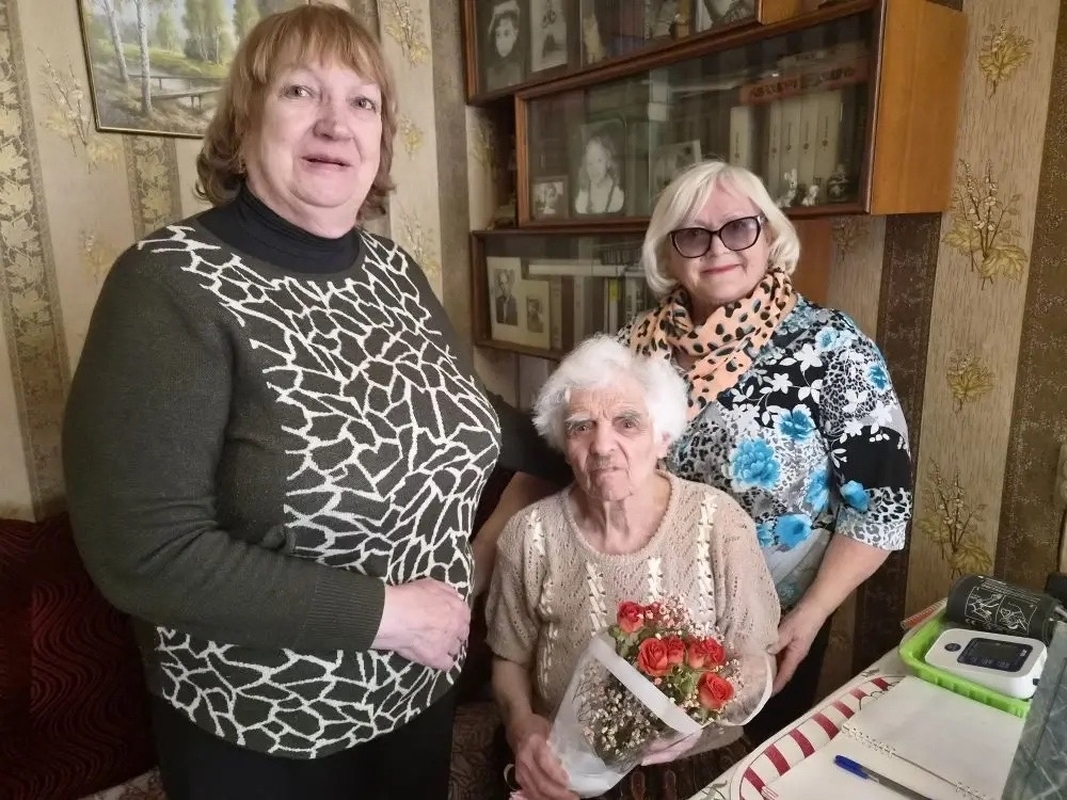 Жительница Стрельны празднует 90-летний юбилей