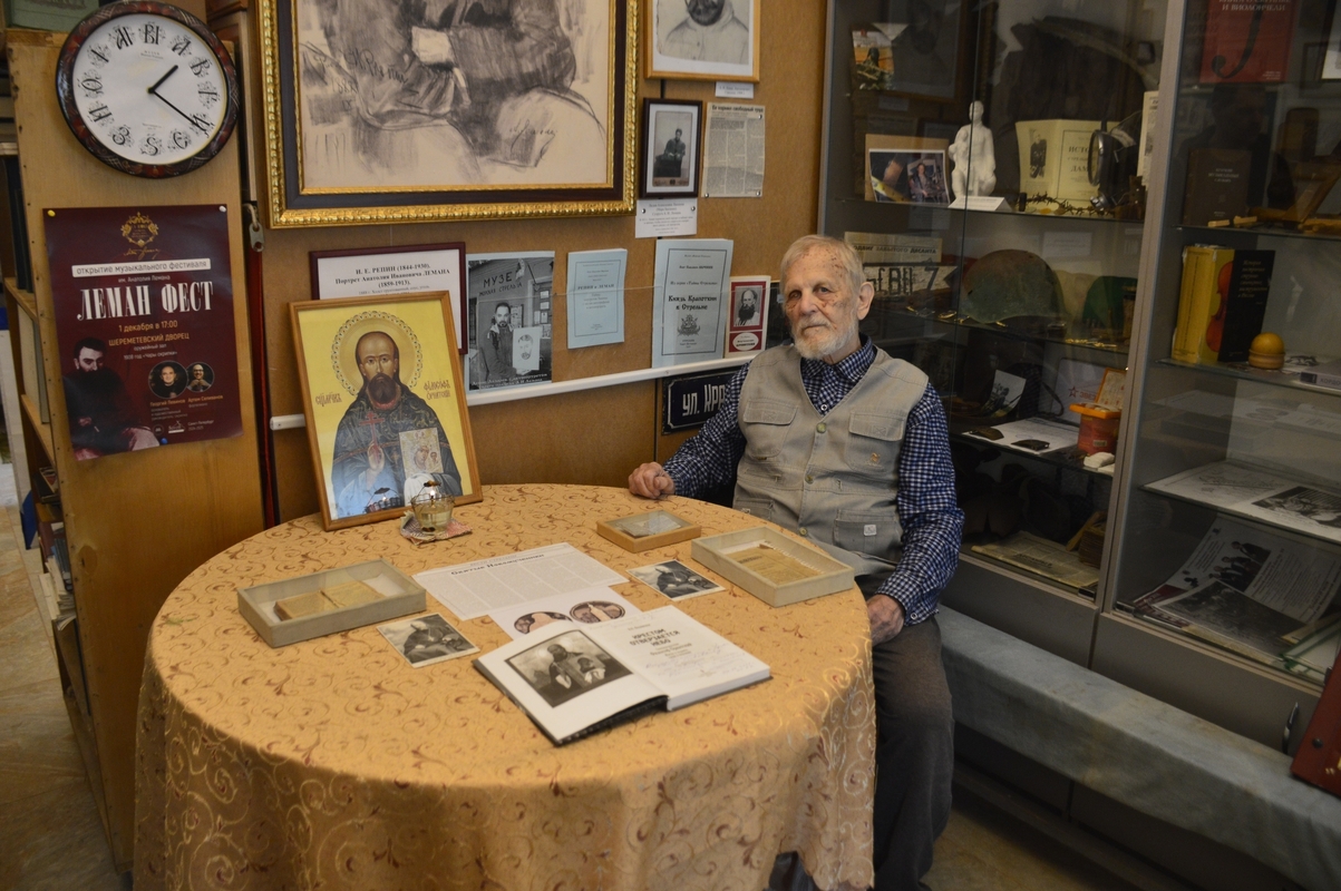Краевед Олег Вареник награждён за увековечение памяти стрельнинских новомучеников