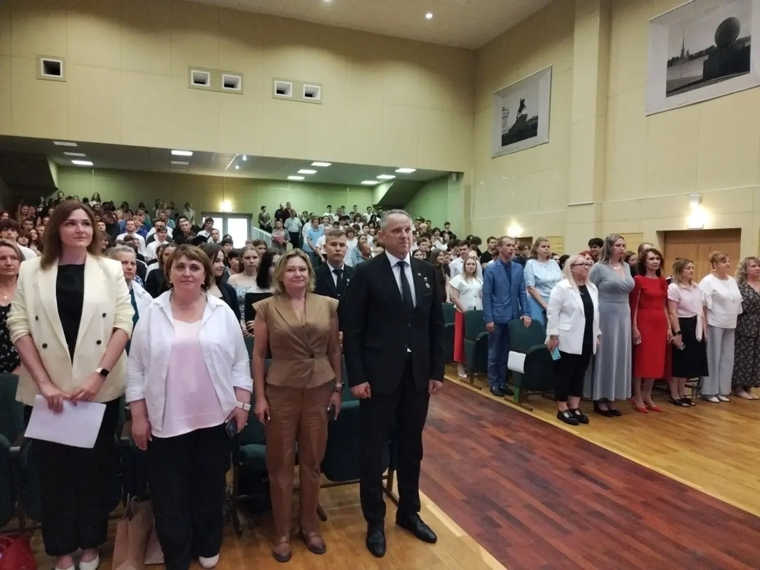 В Стрельне вручили дипломы выпускникам колледжа «Красносельский»