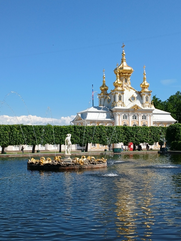 Фонтанной системе Петергофа — 305 лет