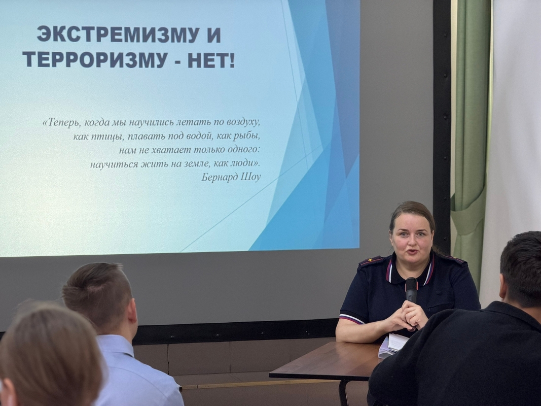 «Не будь марионеткой в чужих руках»: во Львовском дворце обсудили экстремизм, вербовку и научили говорить «нет»