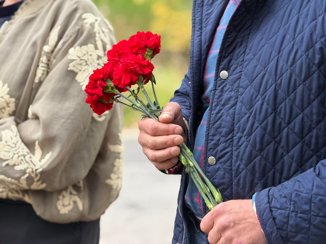 В Стрельне торжественно открыли мемориальную доску о наводнениях