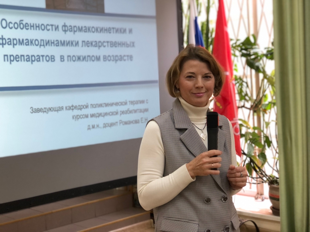 Лекарства хороши в меру – объяснили стрельнинцам старшего поколения