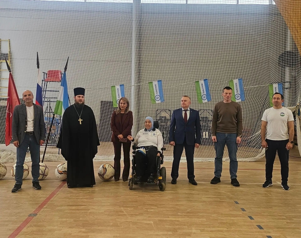 Ветераны СВО осваивают футбол на электроколясках