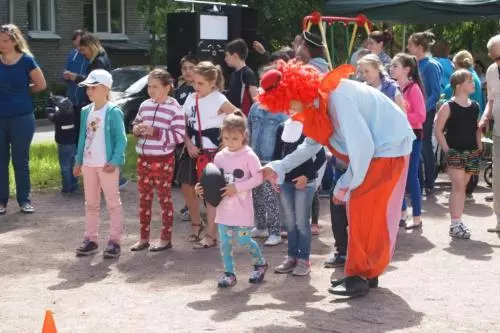 День двора со смурфиком