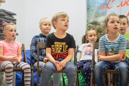 Мы живем, чтобы петь по утрам