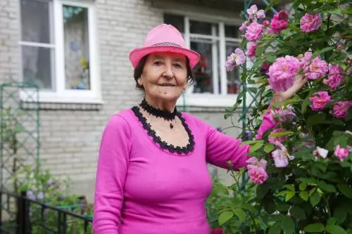 Сливаясь с цветами