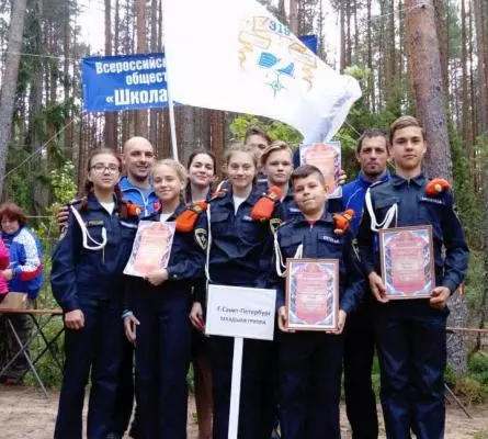 Поздравляем соседних школьников