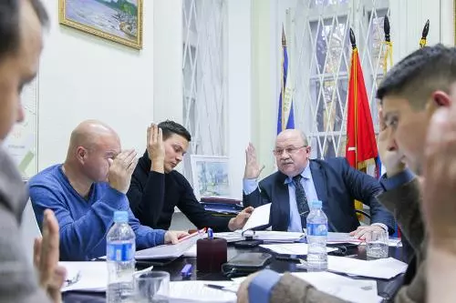 Муниципальный Совет собрался во второй раз. Депутаты выбрали Главу местной администрации и утвердили бюджет