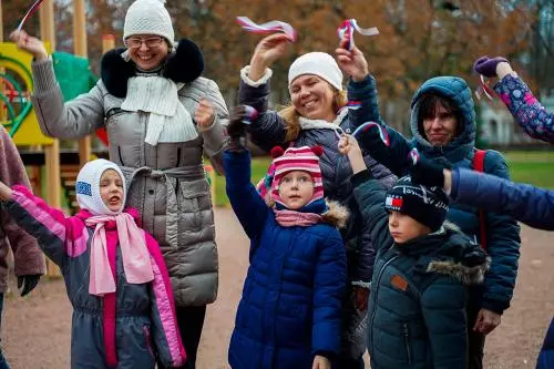 Я, ты, он, она вместе - целая страна