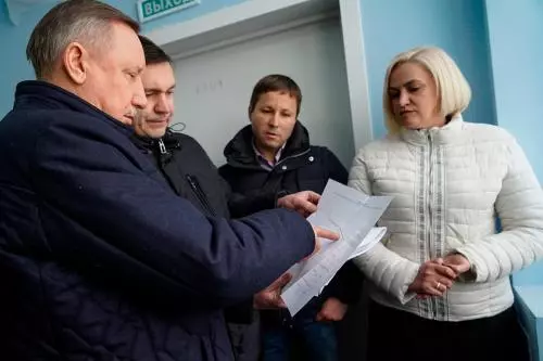 Александр Беглов посетил городскую поликлинику на Львовской