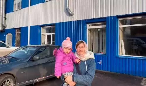 Помогите маме найти детям кроссовки