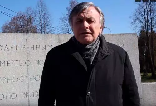 Руководство Петродворцового района приняло участие в акции #Стихи75летПобеды