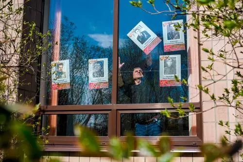 Стрельнинцы поддержали акцию "Окна Победы"