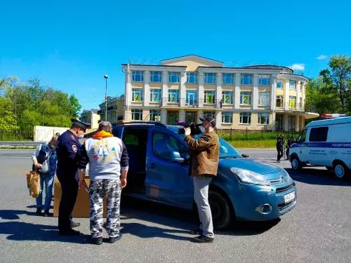 Проверка таксистов в Петродворцовом районе