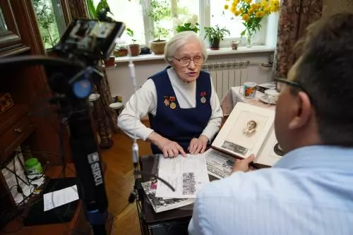 В ГОСТЯХ У МАРИИ АЛЕКСЕЕВНЫ АСТАХОВОЙ