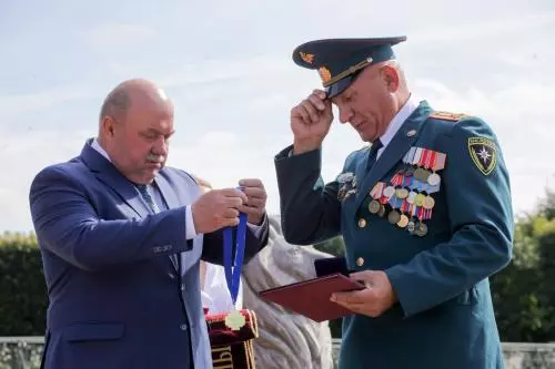 ЦЕРЕМОНИЯ НАГРАЖДЕНИЯ В КОНСТАНТИНОВСКОМ ДВОРЦЕ