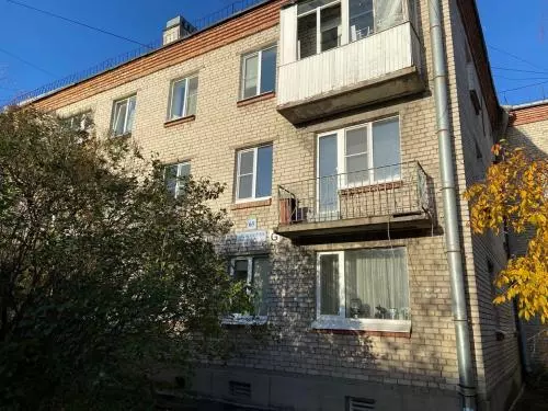 В Стрельне пара наркоманов средь бела дня ворвалась в квартиру к мужчине и вынесла 20 тысяч рублей