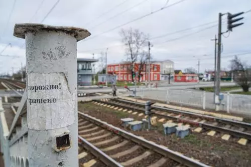 Петербуржцу, который попал под поезд в Стрельне, выплатят 100 тыс. рублей