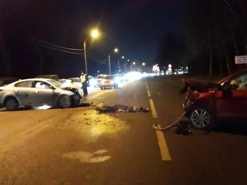 В ДТП на Санкт-Петербургском шоссе пострадали три человека