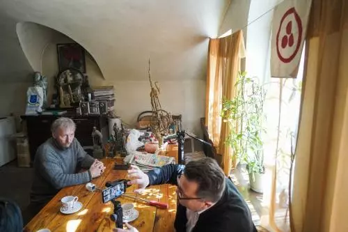 В гостях у скульптора Николая Карлыханова