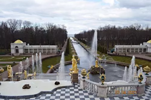 Петергоф в преддверии летнего сезона