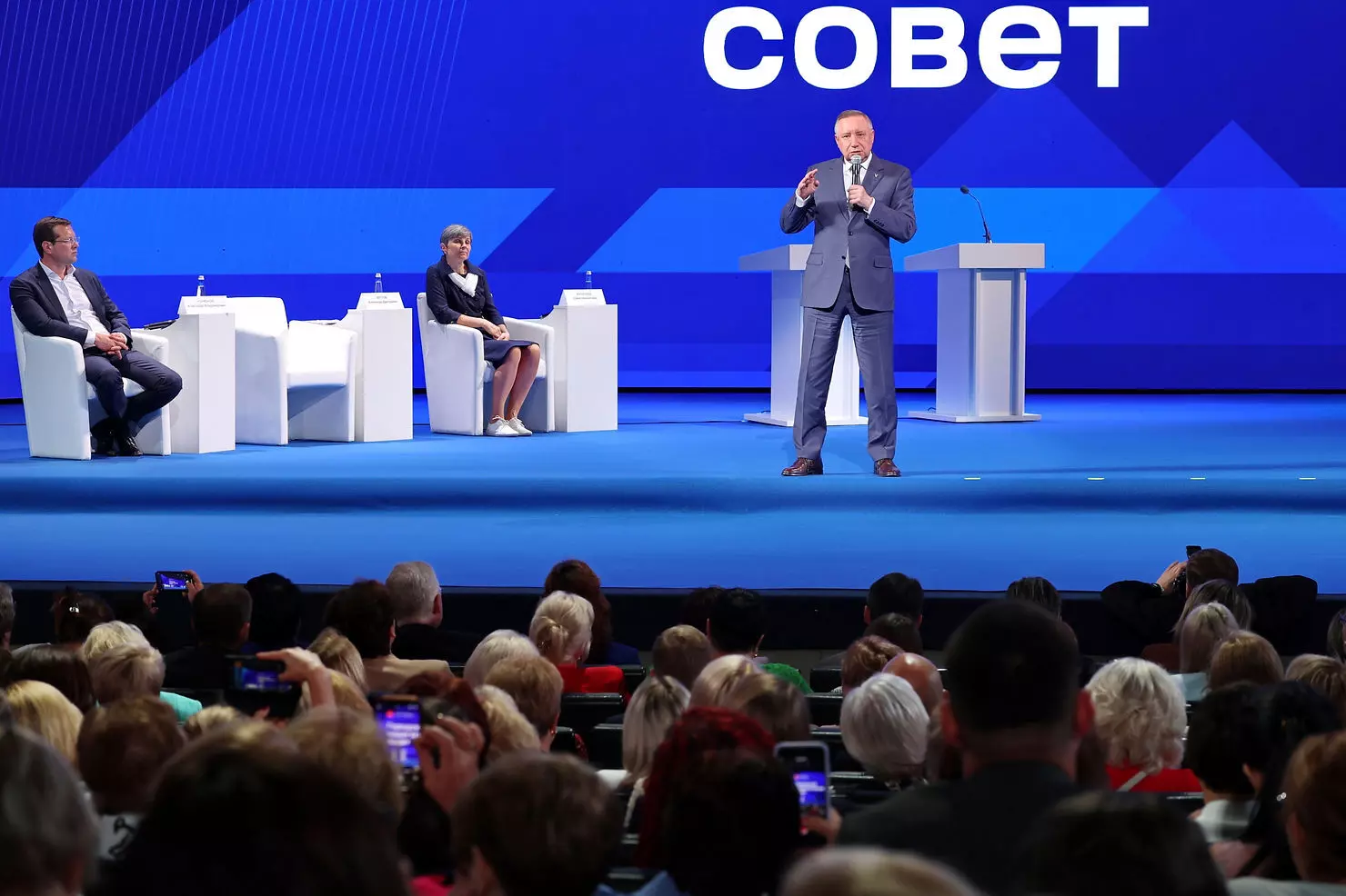 Александр Беглов: Современные лаборатории будут не только в каждой школе, но и появятся в детских садах