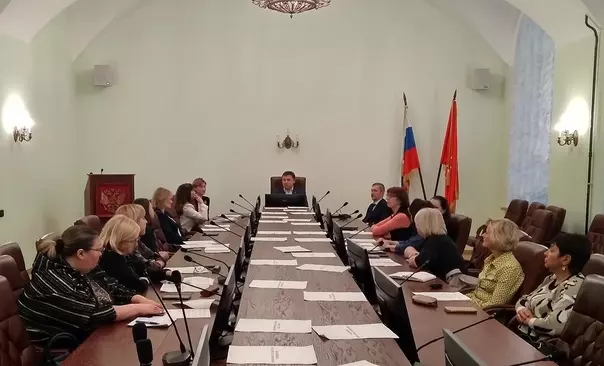 Специалист отдела опеки и попечительства МА МО пос. Стрельна Елена Актунович приняла участие в круглом столе по вопросам здорового образа жизни у детей и подростков