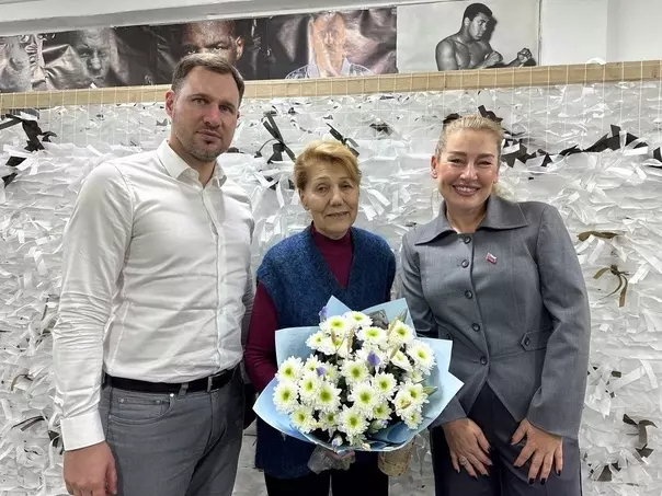 Депутаты Стрельны поздравили жительницу нашего посёлка с 75-летием