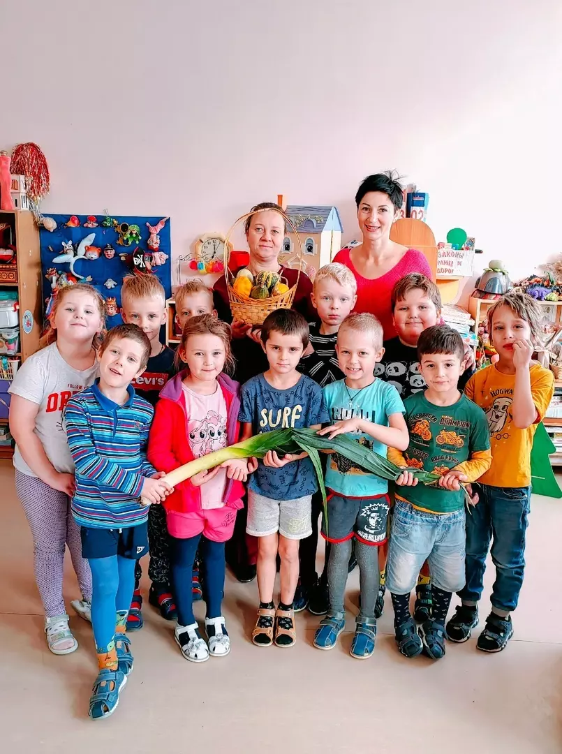 Детский сад №17 осмотрел садово-парковый комплекс деревянного дворца Петра Первого в Стрельне