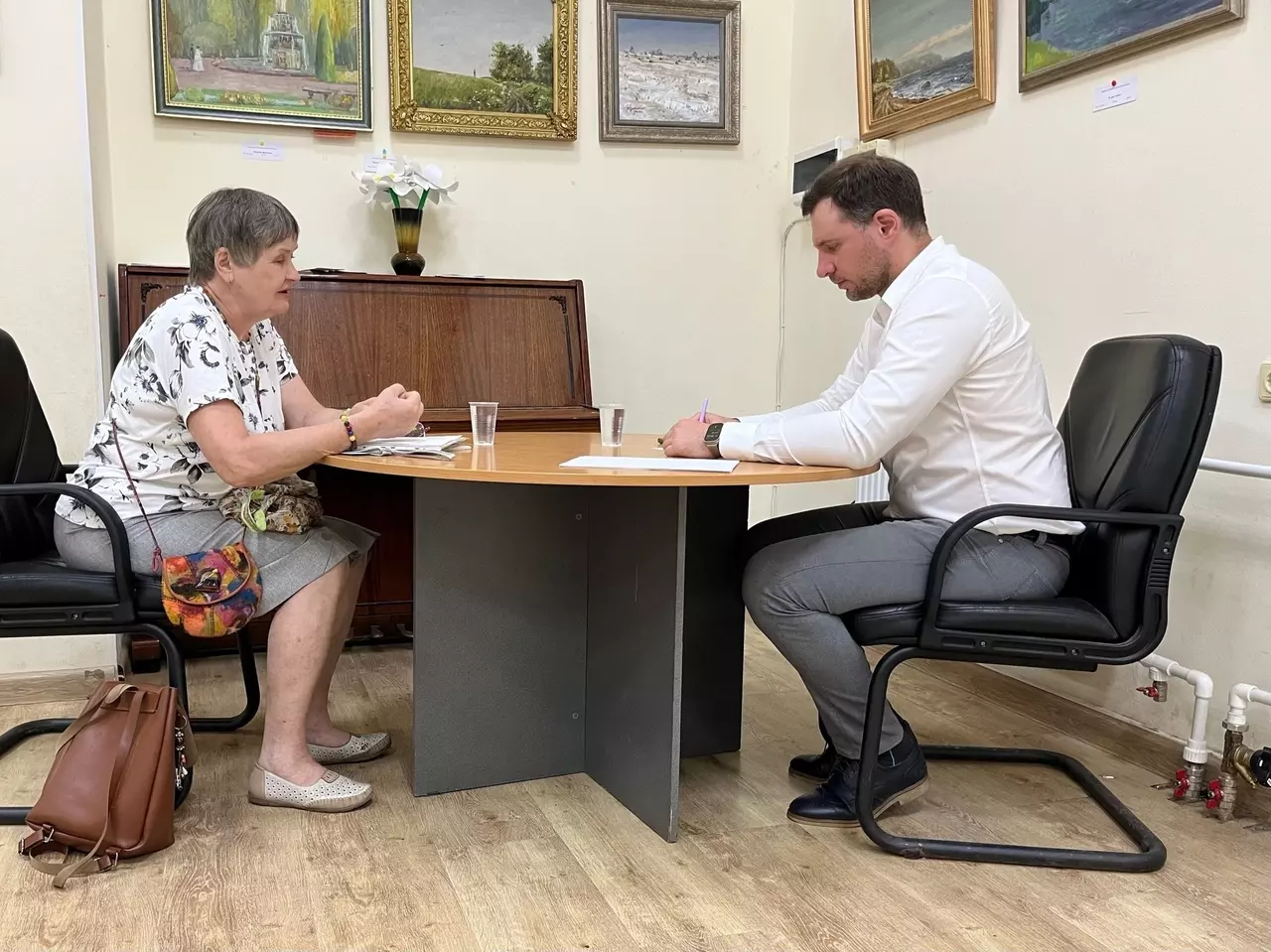 Депутат Руслан Ермоленко провёл приём граждан Стрельны во Львовском дворце