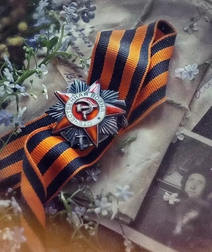 О старте всероссийской акции «Георгиевская лента» рассказала депутат МО пос. Стрельна Лаура Макеева