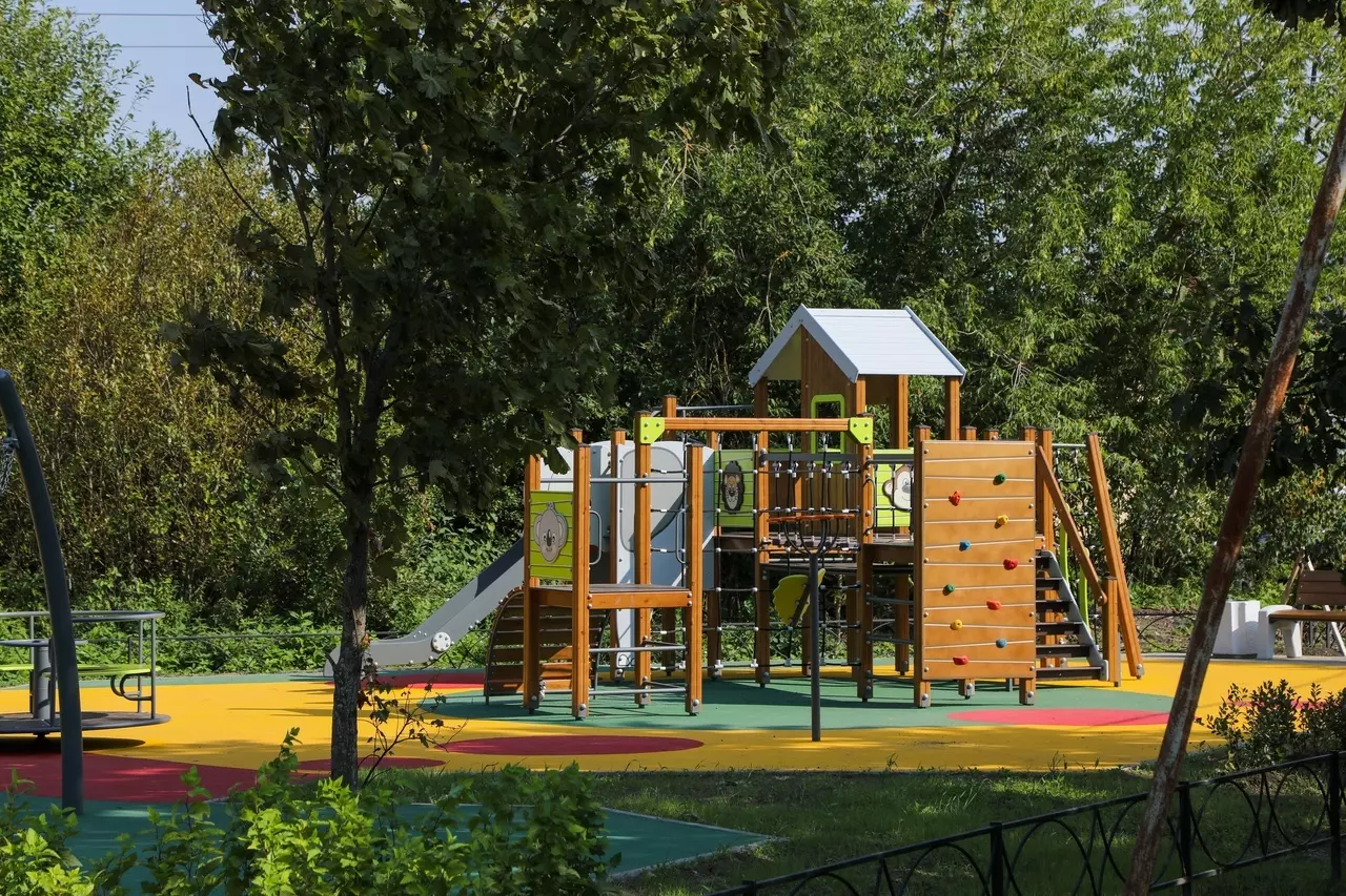 Приёмка новой зоны отдыха на улице Маяковского