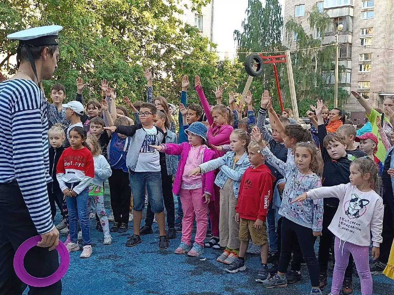 26.08.2022 день двора, посвящённый Дню российского флага