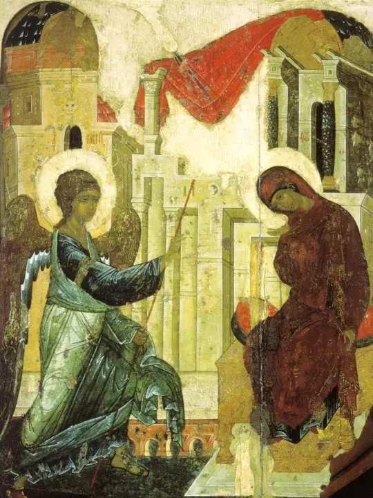 Депутат Елена Сергиеня поздравляет стрельнинцев с Благовещением