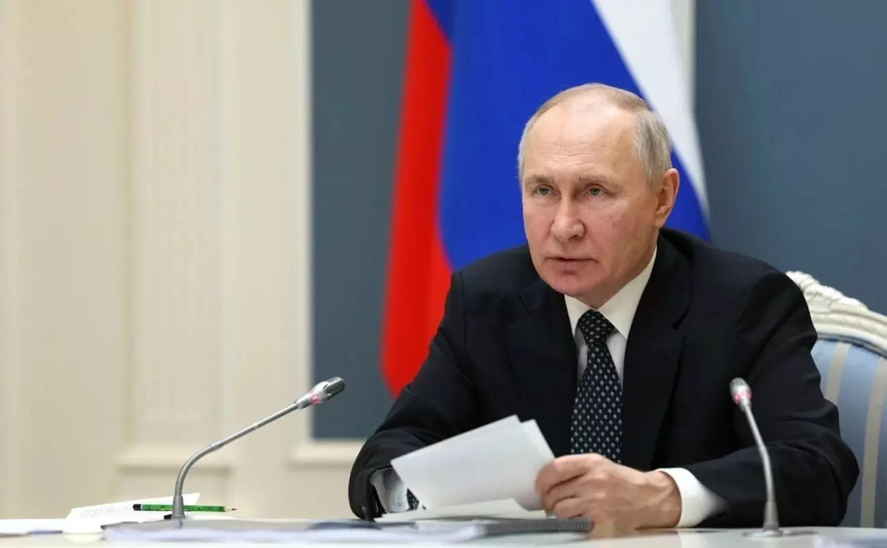 Президент России Владимир Путин поручил главе Минприроды Александру Козлову организовать проверки региональных операторов твердых бытовых отходов