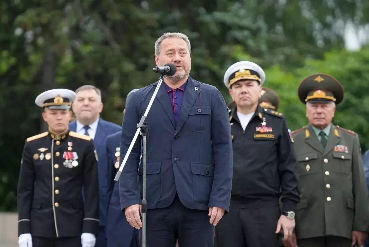 Сегодня на Пискаревском мемориальном кладбище зажжена «Свеча памяти»