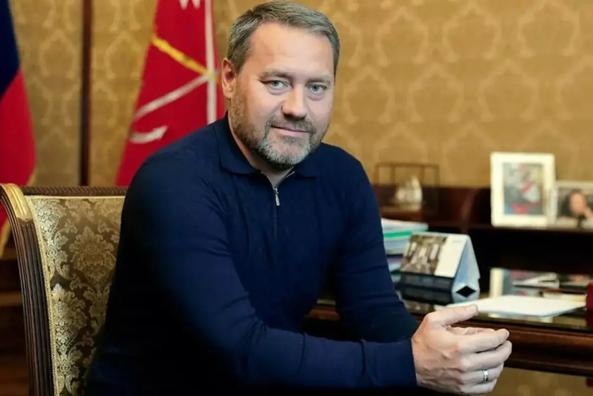 Председатель Заксобрания Александр Бельский поздравляет с Днём защиты детей