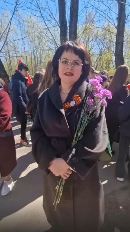 С Днем Победы! Поздравляет Надежда Леонидовна Бояр, директор 413 школы.